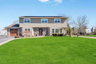 21 Burwood Ln, Coram, NY 11727 - Photo 3