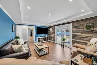 21 Burwood Lane, Coram, NY 11727 - Photo 15