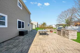 21 Burwood Ln, Coram, NY 11727 - Photo 31