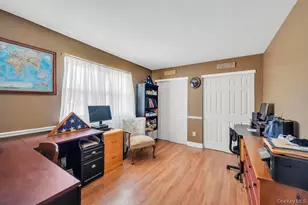 21 Burwood Ln, Coram, NY 11727 - Photo 25