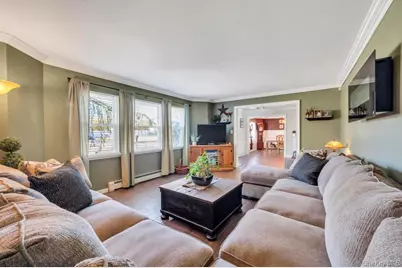 21 Burwood Lane, Coram, NY 11727 - Photo 9