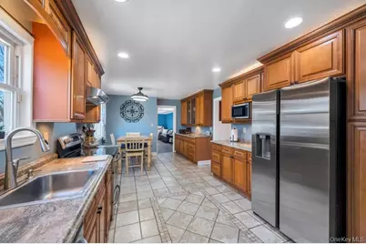 21 Burwood Lane, Coram, NY 11727 - Photo 13