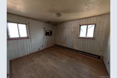 388 Vespucci Avenue, Copiague, NY 11726 - Photo 3