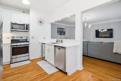 26 W Pondfield Road #4F, Bronxville, NY 10708 - Photo 9