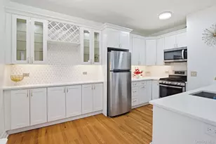 26 W Pondfield Rd, Bronxville, NY 10708 - Photo 11