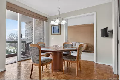 100 Hilton Avenue #601, Garden City, NY 11530 - Photo 3