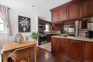 29 Fox Ct, Hicksville, NY 11801 - Photo 7