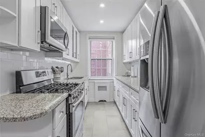 90 Knightsbridge Road #3N, Great Neck, NY 11021 - Photo 7