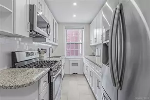 90 Knightsbridge Rd, Great Neck, NY 11021 - Photo 7