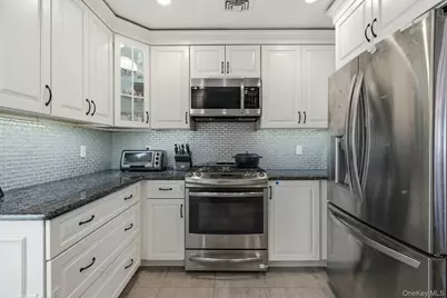 12 Sherman Road, Glen Cove, NY 11542 - Photo 7