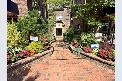 7 Bond Street #1D, Great Neck, NY 11021 - Photo 1
