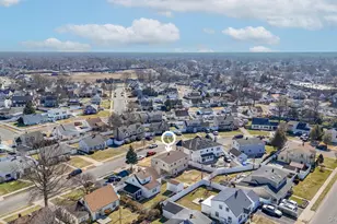 28 Candle Ln, Levittown, NY 11756 - Photo 17