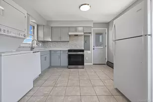 28 Candle Ln, Levittown, NY 11756 - Photo 5