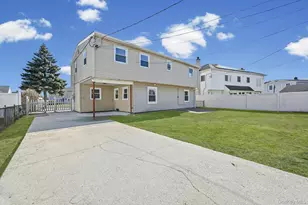 28 Candle Ln, Levittown, NY 11756 - Photo 15