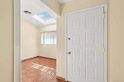 87 Northgate Circle, Melville, NY 11747 - Photo 5