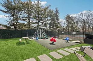 87 Northgate Cir, Melville, NY 11747 - Photo 21