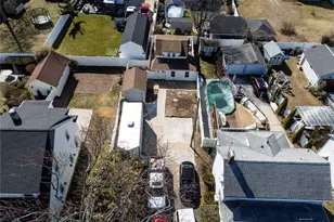 237 Porterfield Pl, Freeport, NY 11520 - Photo 3
