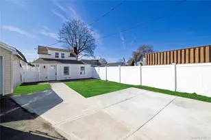 237 Porterfield Pl, Freeport, NY 11520 - Photo 15