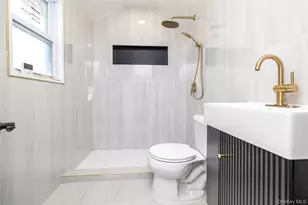 237 Porterfield Pl, Freeport, NY 11520 - Photo 11