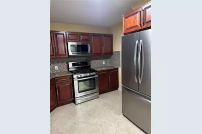 18740 Hilburn Avenue, Saint Albans, NY 11412 - Photo 5