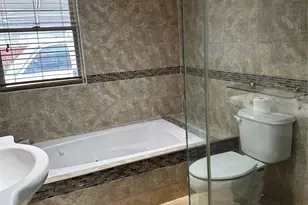 187-40 Hilburn Ave, Saint Albans, NY 11412 - Photo 9