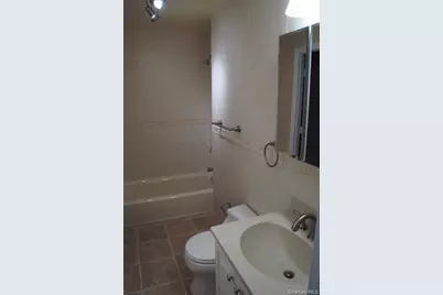 12 Granada Crescent #12-1, White Plains, NY 10603 - Photo 7