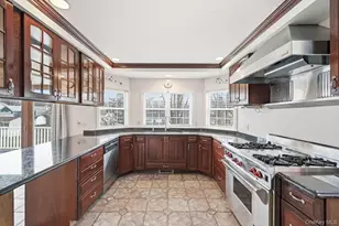 186 Violet Ave, Poughkeepsie, NY 12601 - Photo 13