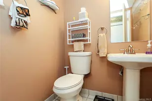 55 Kristin Ln, Hauppauge, NY 11788 - Photo 19