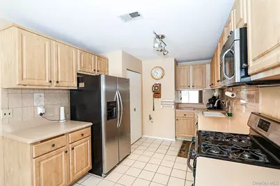 55 Kristin Lane, Hauppauge, NY 11788 - Photo 5