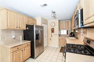 55 Kristin Ln, Hauppauge, NY 11788 - Photo 5
