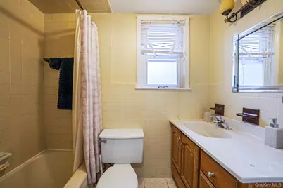 24718 137th Avenue, Rosedale, NY 11422 - Photo 17