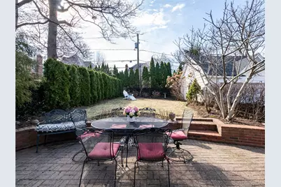 138 Hillcrest Avenue, Manhasset, NY 11030 - Photo 3