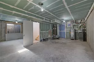 27 Ellish Pkwy, Spring Valley, NY 10977 - Photo 19