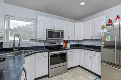 39 Frost Valley Drive, Patchogue, NY 11772 - Photo 7