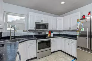 39 Frost Valley Dr, Patchogue, NY 11772 - Photo 7