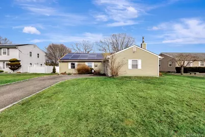 39 Frost Valley Drive, Patchogue, NY 11772 - Photo 3