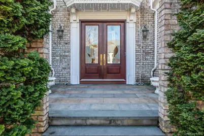 58 Stone Hill Drive S, Manhasset, NY 11030 - Photo 3