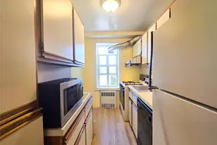 140-35 Burden Crescent, Jamaica, NY 11435 - Photo 5