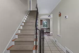 2 Amherst Road E, Great Neck, NY 11021 - Photo 3