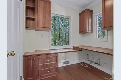 2 Amherst Road E, Great Neck, NY 11021 - Photo 19