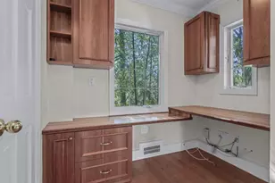 2 Amherst Road E, Great Neck, NY 11021 - Photo 19