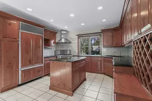 2 Amherst Road E, Great Neck, NY 11021 - Photo 13