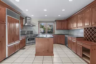 2 Amherst Road E, Great Neck, NY 11021 - Photo 11