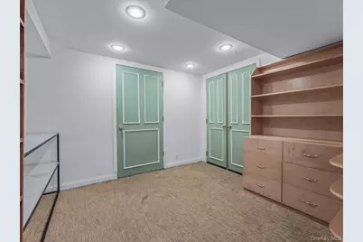 2 Amherst Road E, Great Neck, NY 11021 - Photo 37