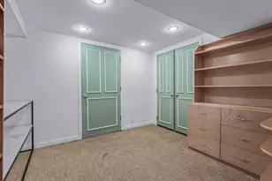 2 Amherst Road E, Great Neck, NY 11021 - Photo 37