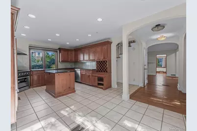 2 Amherst Road E, Great Neck, NY 11021 - Photo 15