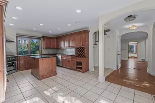 2 Amherst Road E, Great Neck, NY 11021 - Photo 15