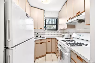 98 Pearsall Drive #1A, Mount Vernon, NY 10552 - Photo 5