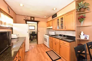 136 Maple St, Massapequa Park, NY 11762 - Photo 7