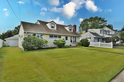 136 Maple Street, Massapequa Park, NY 11762 - Photo 3